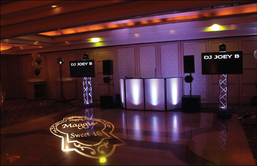 kham-pha-den-chieu-logo-duoc-lap-giau-kin-sau-tran-nha-2